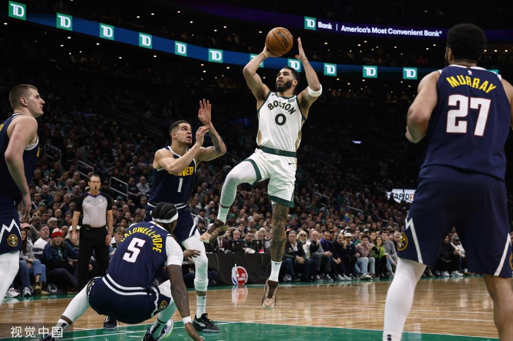 力吸引着越 力吸引着越